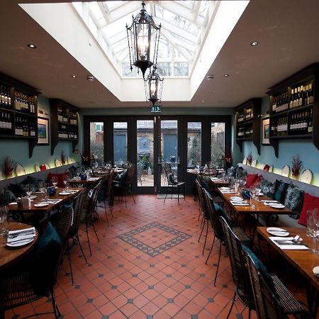 Gilbey'S Bar, Restaurant & Townhouse Bed and Breakfast Windsor Eksteriør billede