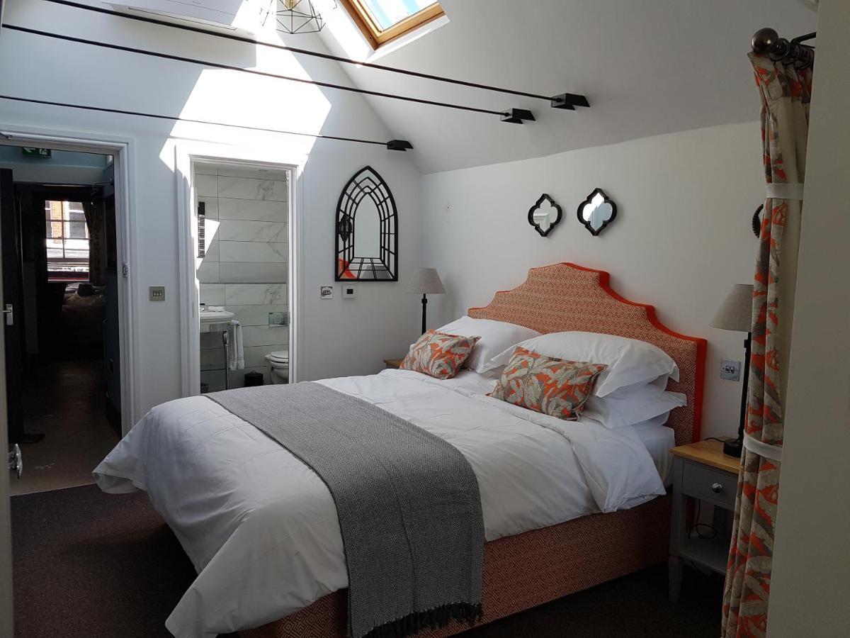 Gilbey'S Bar, Restaurant & Townhouse Bed and Breakfast Windsor Eksteriør billede