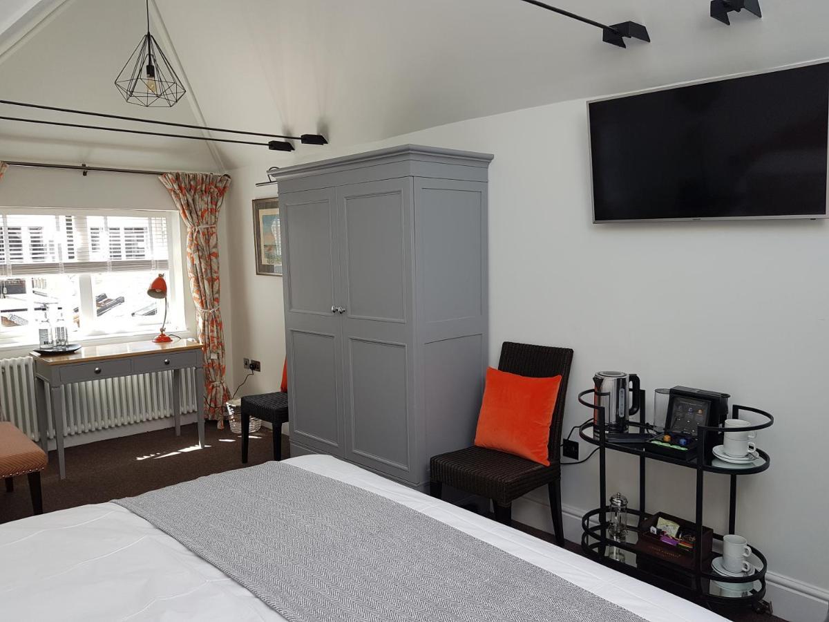 Gilbey'S Bar, Restaurant & Townhouse Bed and Breakfast Windsor Eksteriør billede