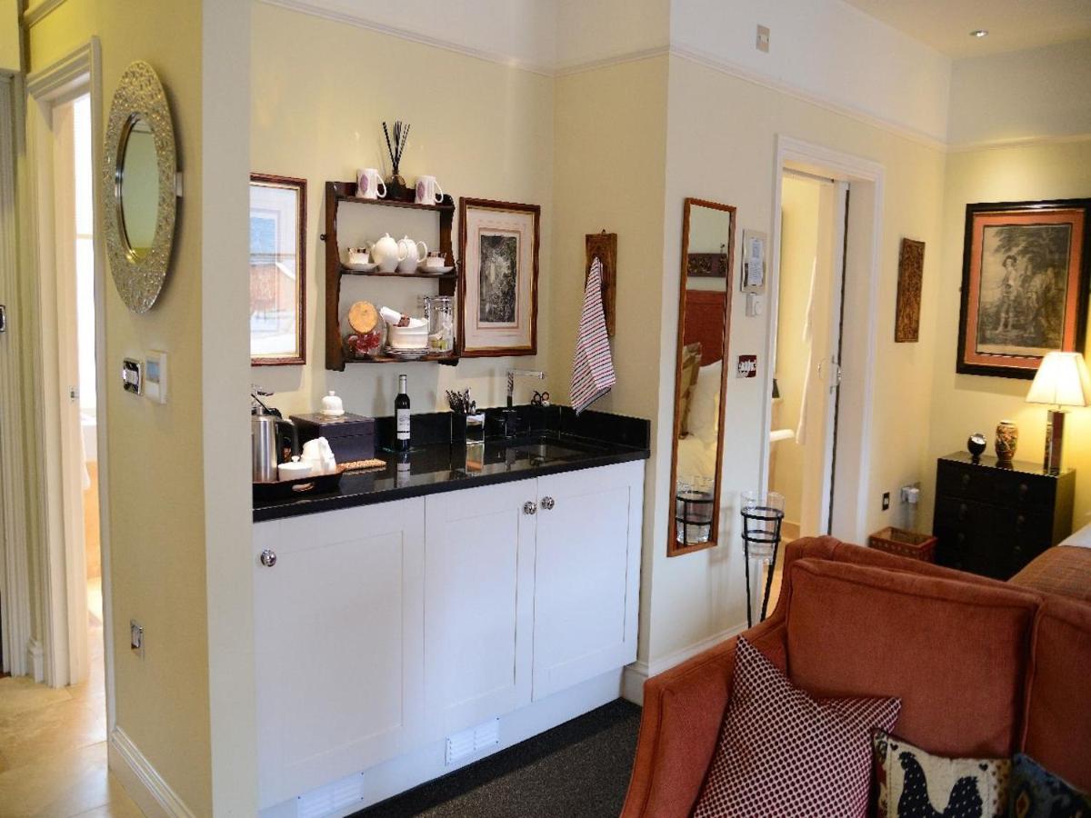 Gilbey'S Bar, Restaurant & Townhouse Bed and Breakfast Windsor Eksteriør billede
