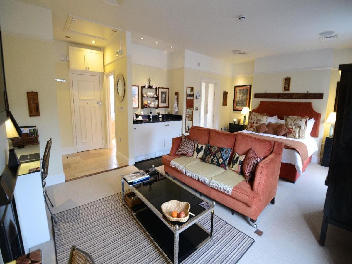 Gilbey'S Bar, Restaurant & Townhouse Bed and Breakfast Windsor Eksteriør billede