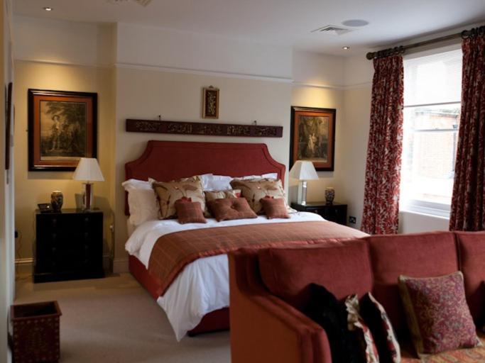 Gilbey'S Bar, Restaurant & Townhouse Bed and Breakfast Windsor Eksteriør billede