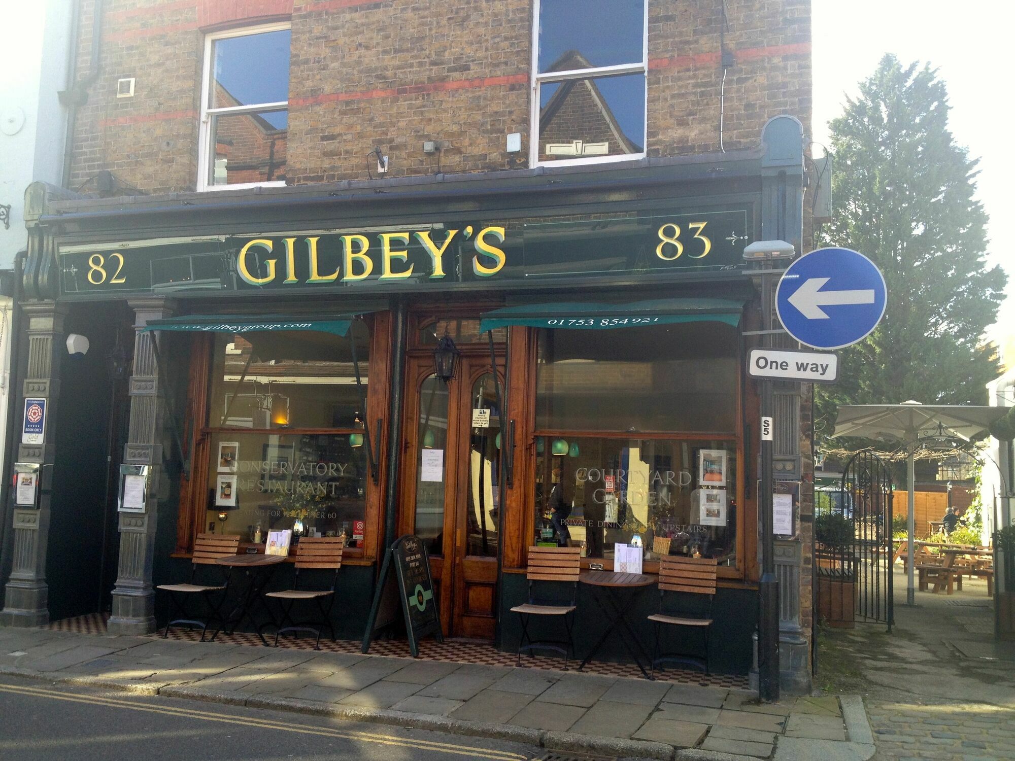 Gilbey'S Bar, Restaurant & Townhouse Bed and Breakfast Windsor Eksteriør billede